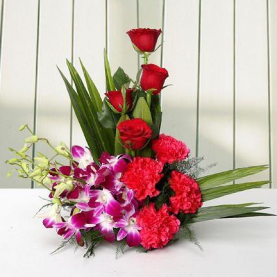 send flower Sadiq Nagar DelhiCute Arrangement Carnations N Orchids